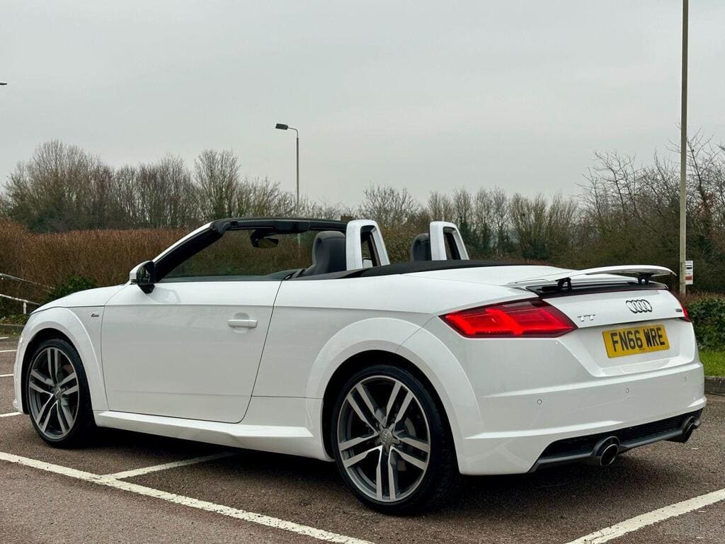 2016 Audi TT 2.0 TFSI S line Roadster S Tronic — photo 2