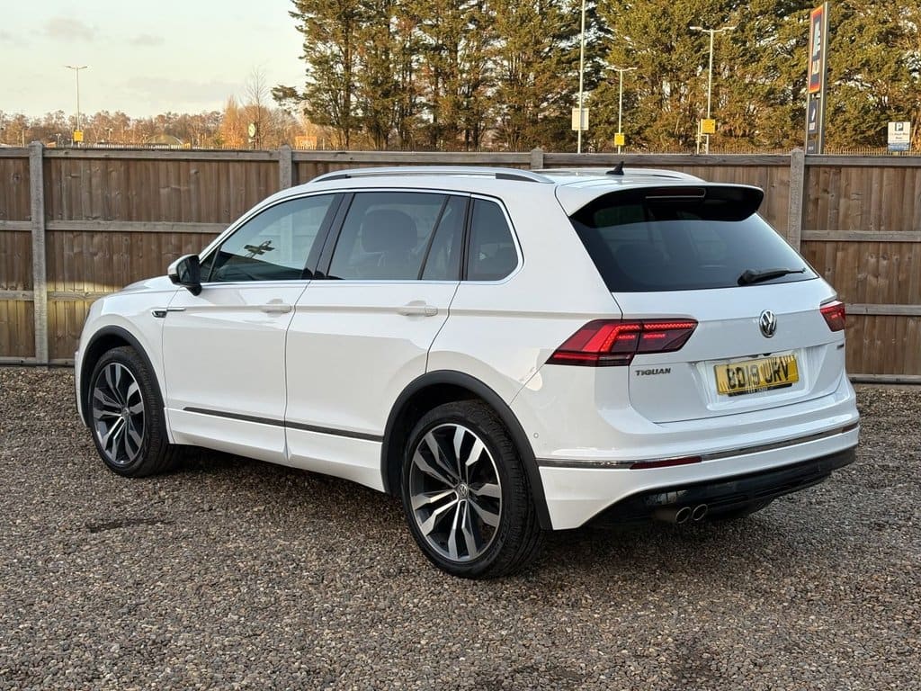 2019 VOLKSWAGEN TIGUAN 2.0 TSI R-Line Tech — photo 3