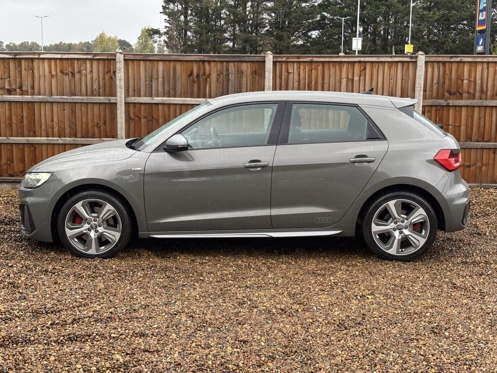 2019 AUDI A1 2.0 TFSI 40 S line Competition Sportback — photo 2