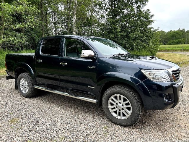 2014 Toyota Hilux 3.0 D-4D Invincible Pickup Double Cab 4dr Diesel Manual 4WD Euro 5