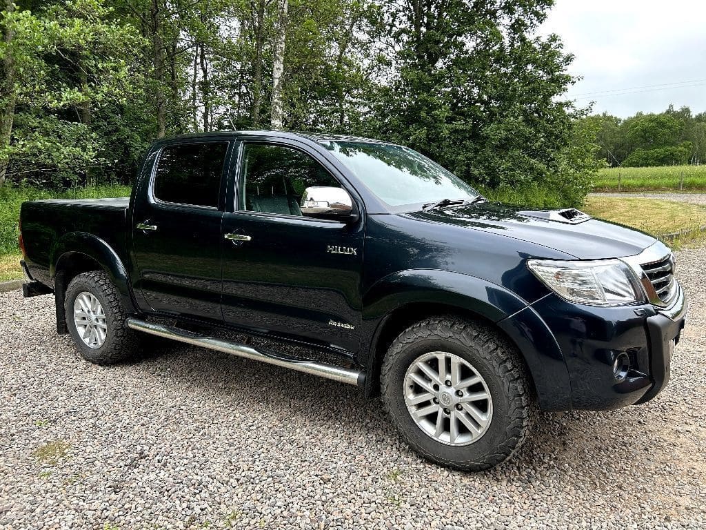 2014 Toyota Hilux 3.0 D-4D Invincible Pickup Double Cab 4dr Diesel Manual 4WD Euro 5