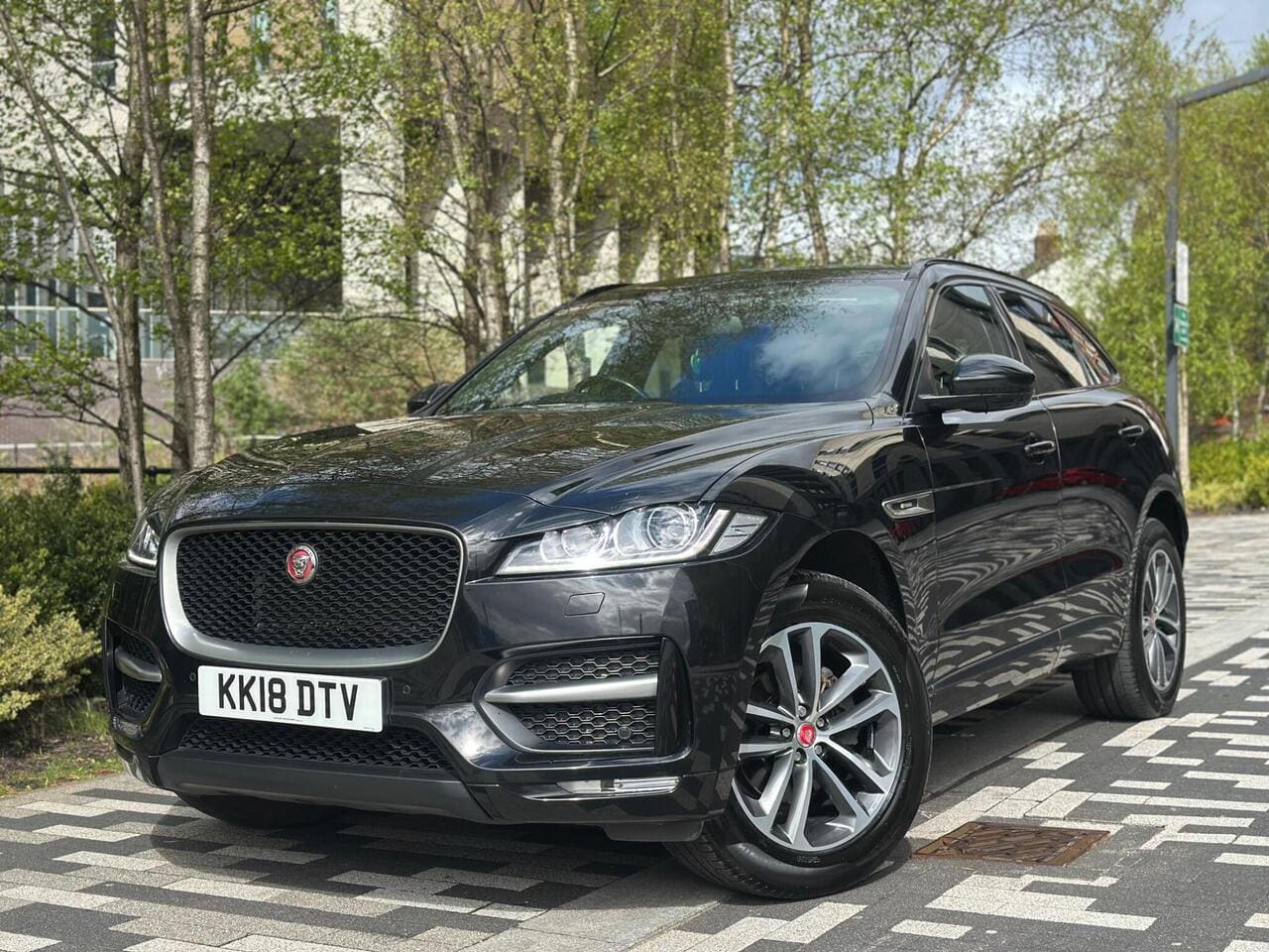 2018 Jaguar F-PACE 2.0 D240 R-Sport — photo 3