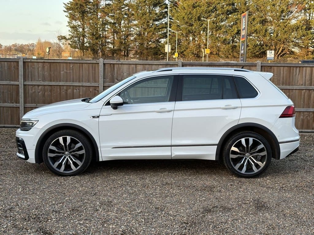 2019 VOLKSWAGEN TIGUAN 2.0 TSI R-Line Tech — photo 2