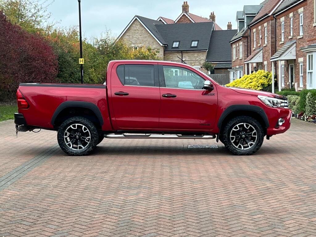 2017 Toyota Hilux 2.4 D-4D Invincible X Auto 4WD Euro 6 — photo 3