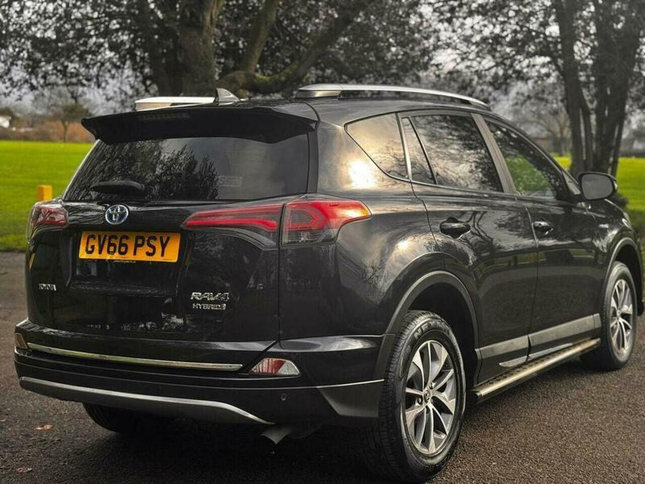 2017 Toyota RAV4 2.5 VVT-h Business Edition — photo 3