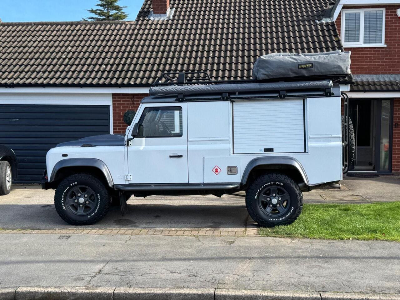 2011 Land Rover Defender 110 2.4 — photo 3
