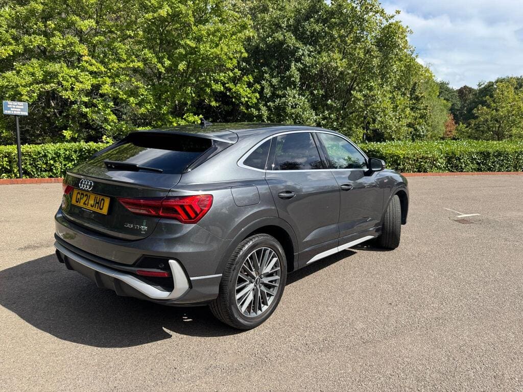 2021 Audi Q3 1.5 TFSI CoD 35 S line Sportback S Tronic — photo 2