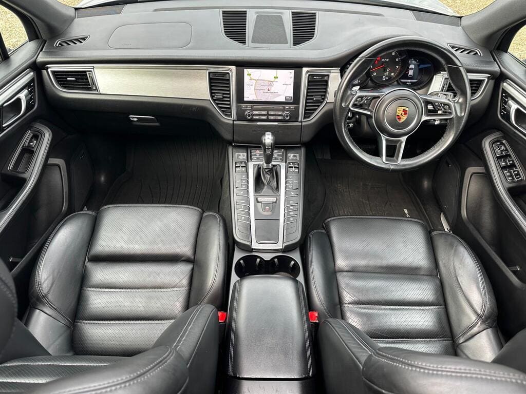 2016 Porsche Macan 3.0T V6 GTS PDK — photo 3