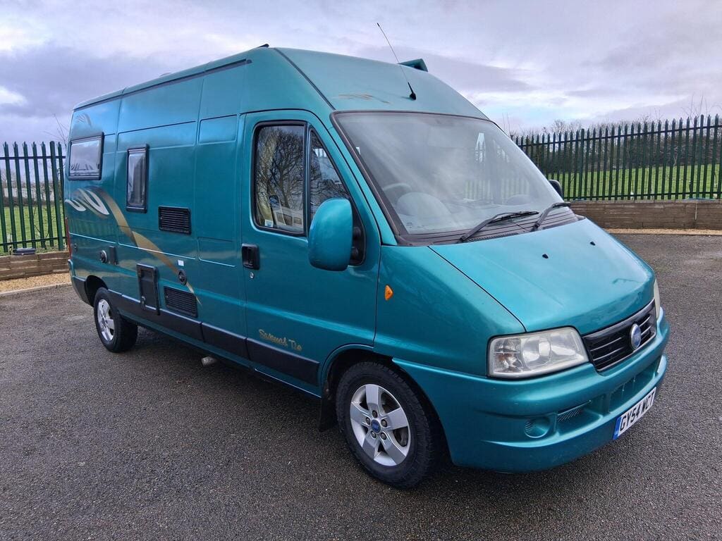 2004 IH Motorhomes Tio REAR BED MODEL - SUPERB BUILD QUALITY & GREAT COLOUR 2.8