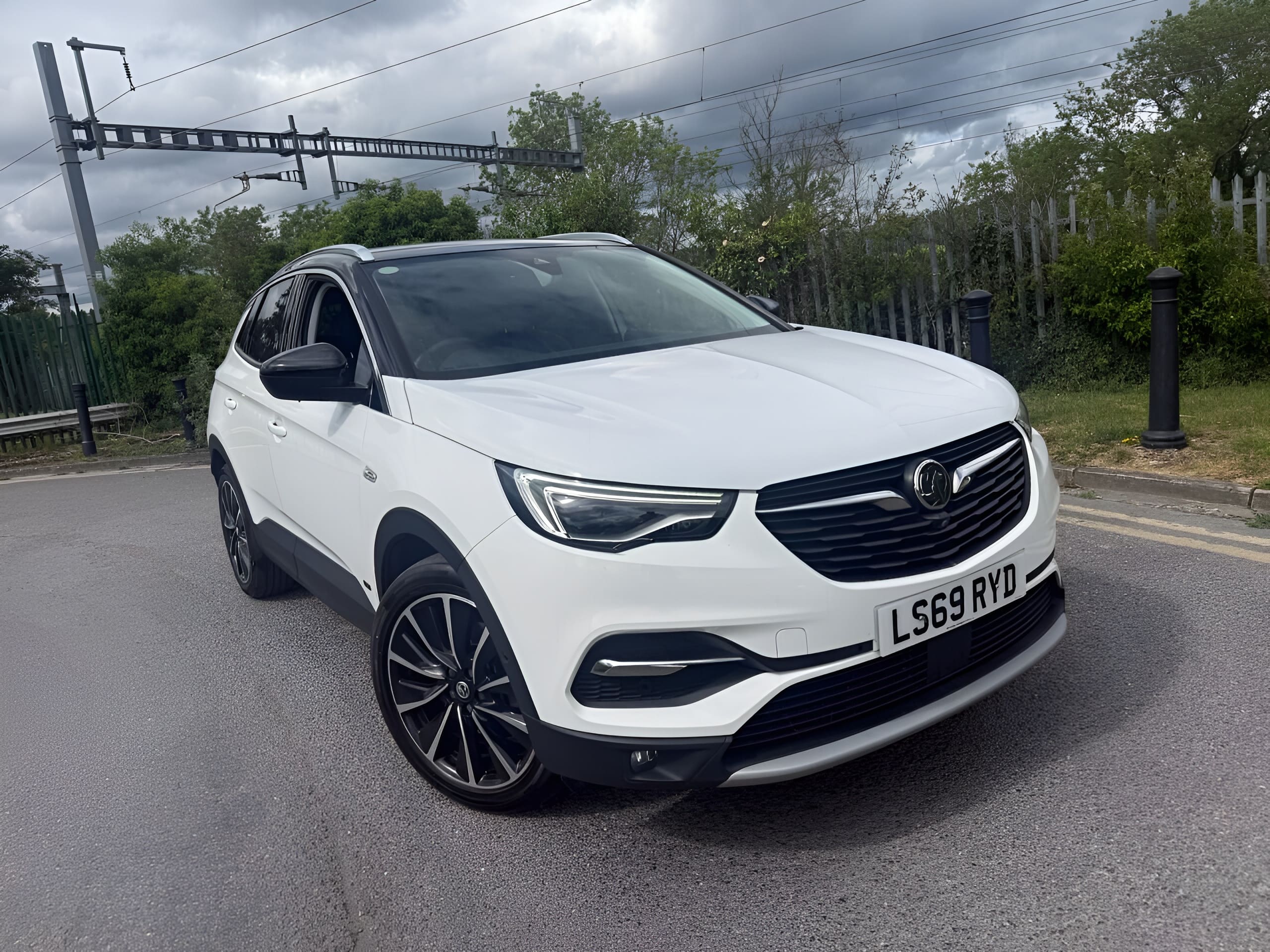 2020 Vauxhall Grandland X 1.6 13.2kWh Ultimate Nav Auto 4WD