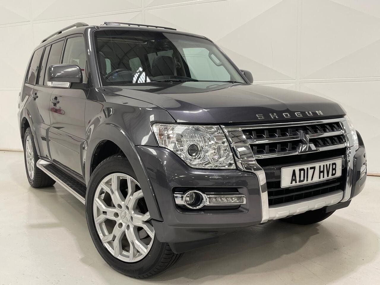 **2017 Mitsubishi Shogun 3.2 DI-DC SG5 Automatic 4WD Euro 6 LWB** — photo 3