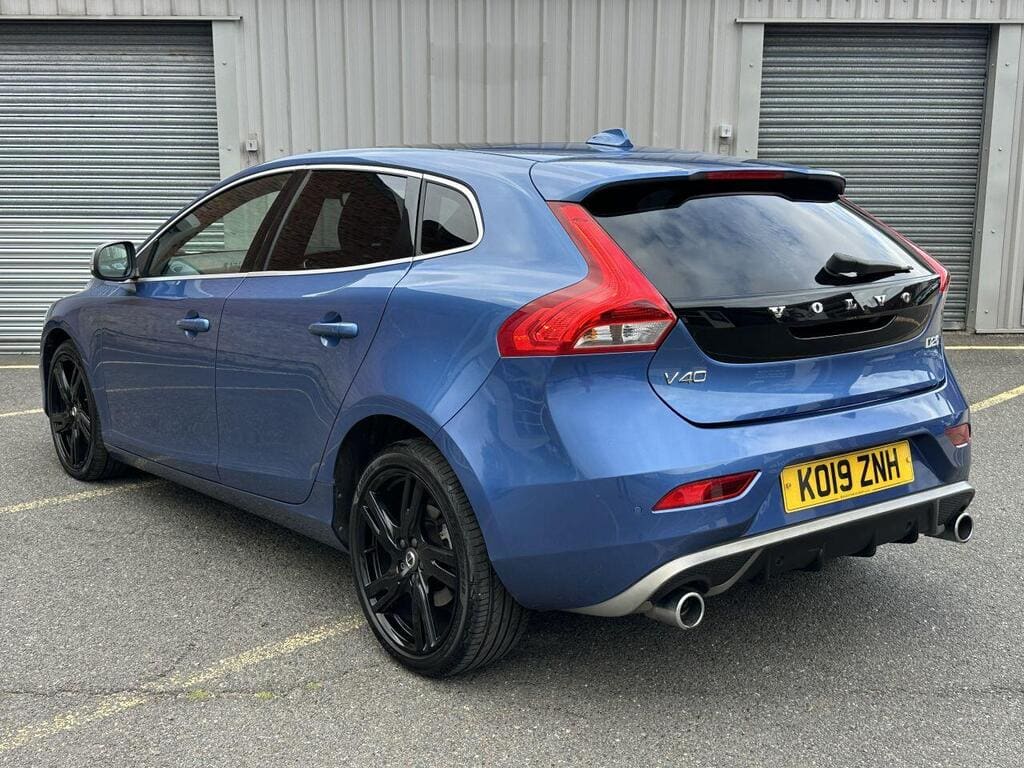 2019 Volvo V40 2.0 D2 R-Design Edition Auto Euro 6 — photo 3