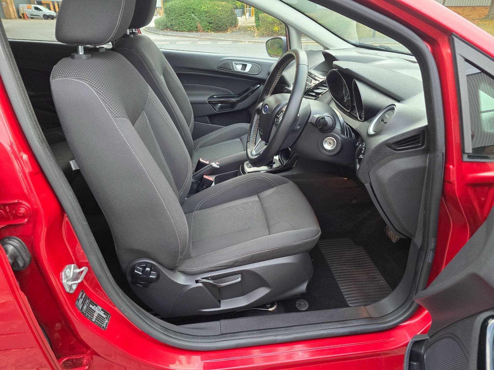 2015 Ford Fiesta 1.0T EcoBoost Titanium — photo 3