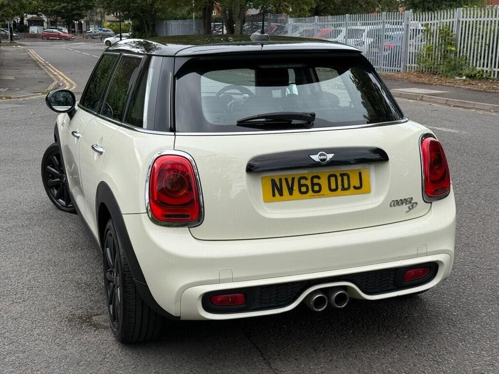 2016 MINI Hatch 2.0 Cooper SD Auto 6Spd Euro 6 — photo 3