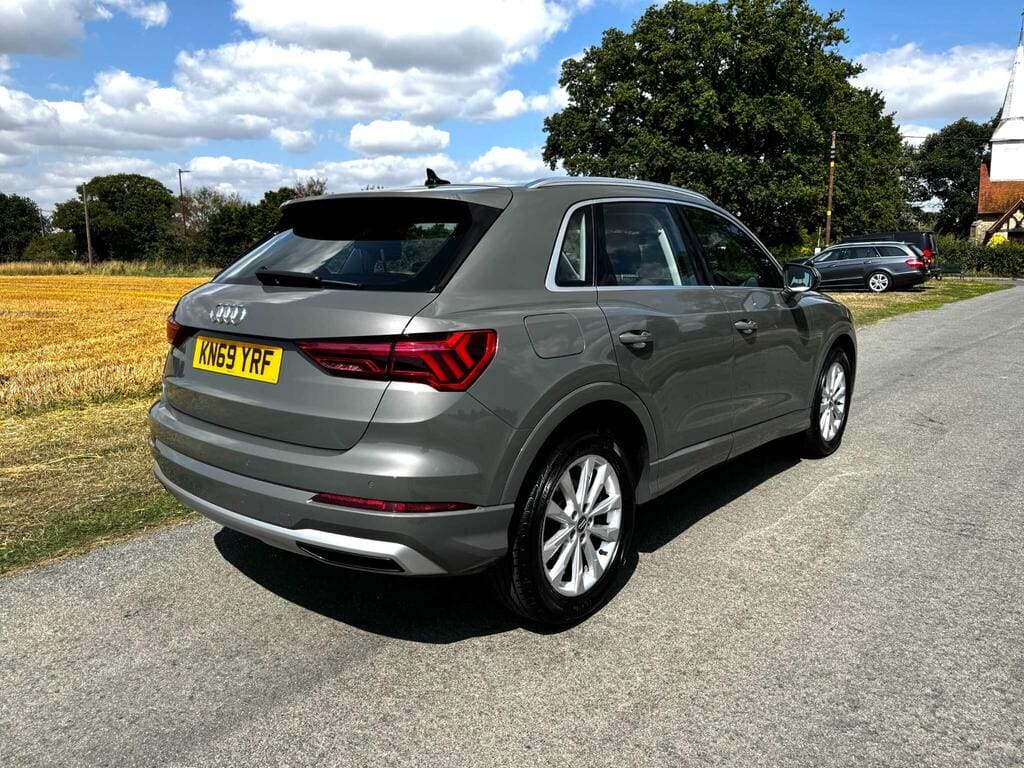 2021 Audi Q3 2.0 TDI 35 Sport S Tronic — photo 2